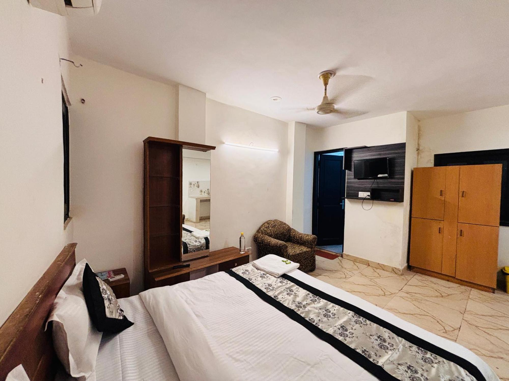 Hauz Khas Villa Нью-Дели Экстерьер фото